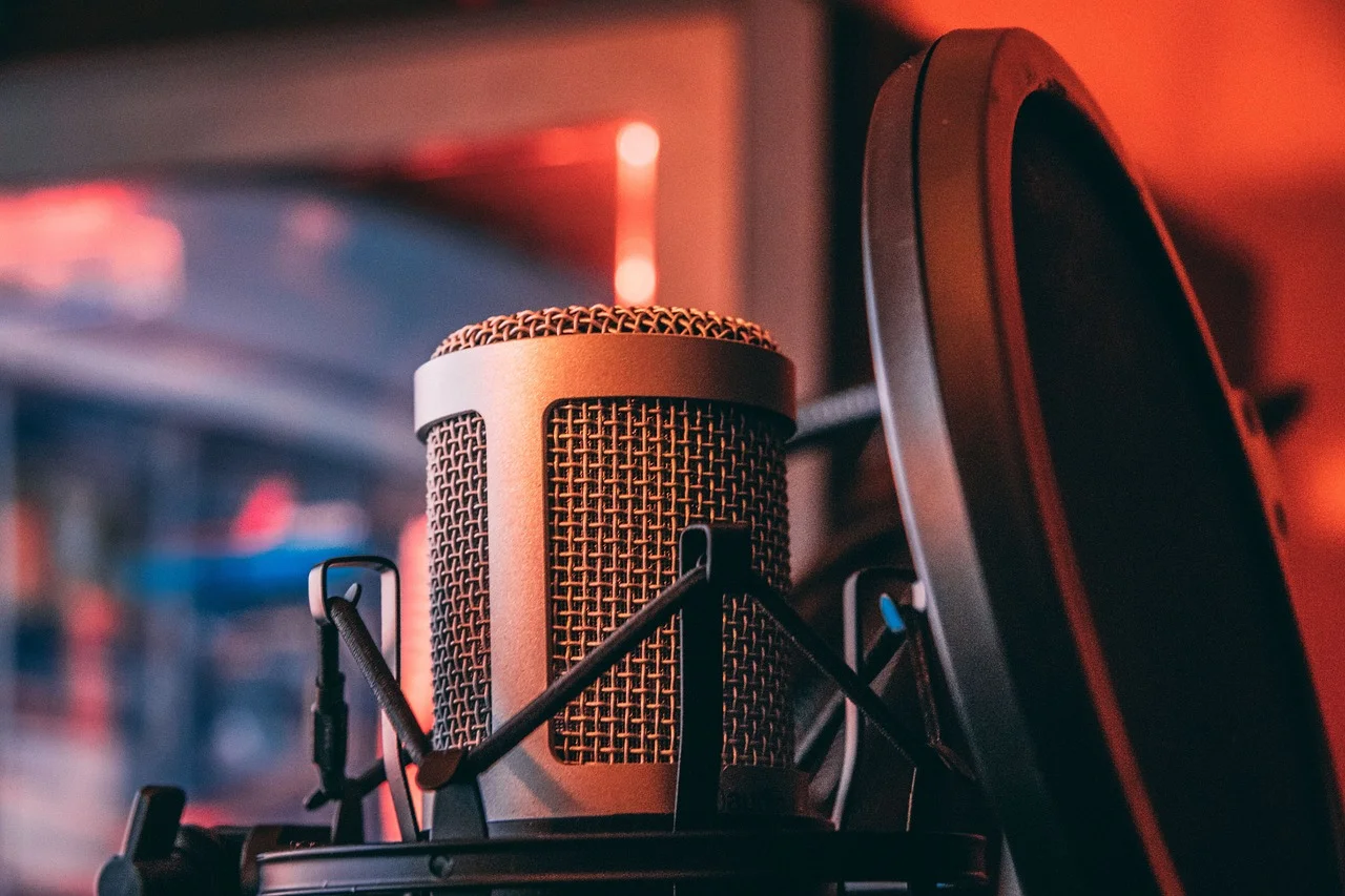 Nagrywanie podcastu w studiu muzycznym dla początkujących